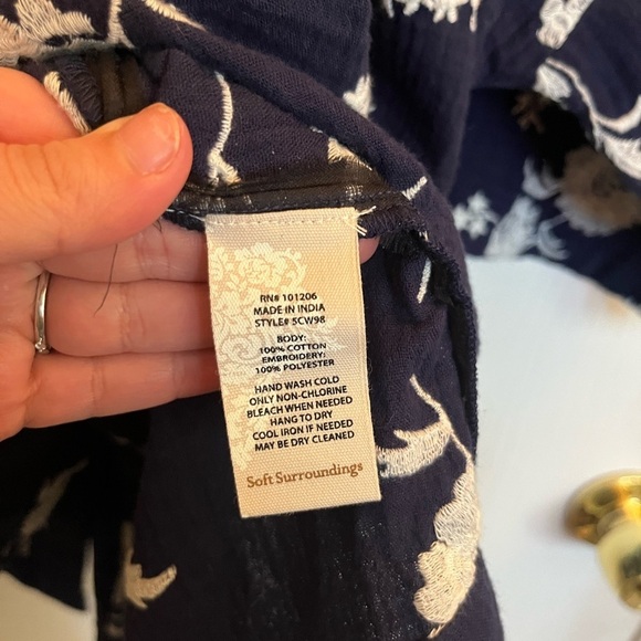 Soft Surroundings 1x Navy Blue With Embroidered Flower Blouse, Buttons On Back - Picture 6 of 11
